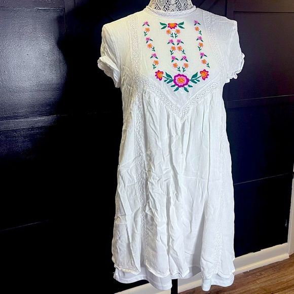 Embroidered high neck dress with slip, size medium - Picture 4 of 9